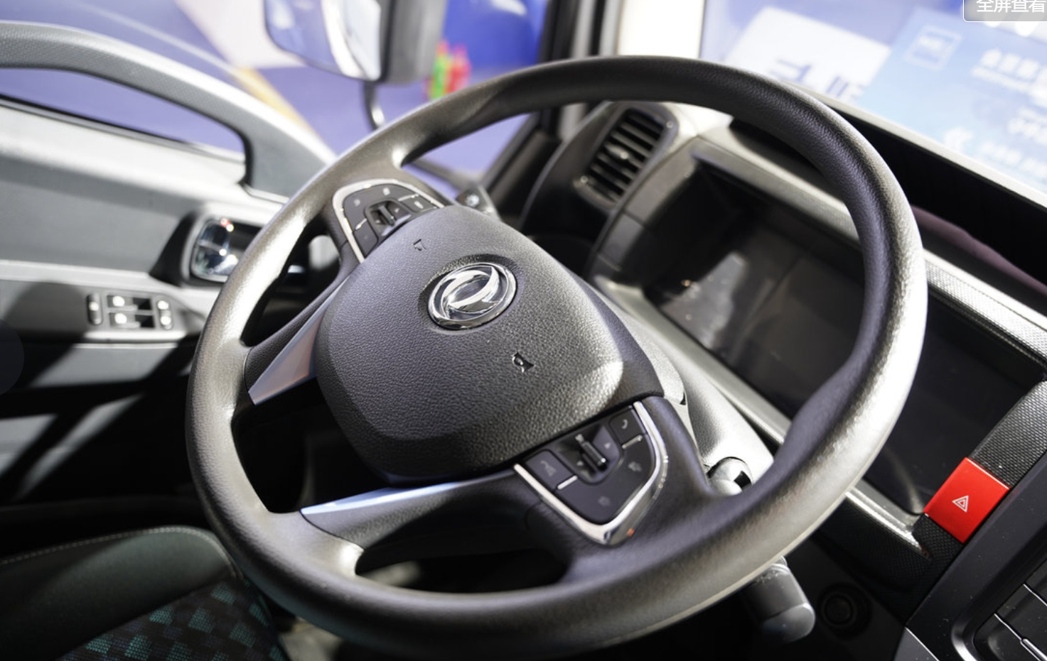 东风EV350驾驶室
